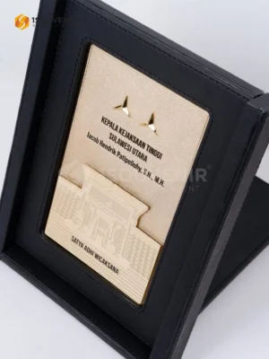 Plakat Kayu Kenang-kenangan dari Kepala Kejaksaaan...