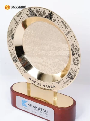 Plakat Logam Waduk Nadra Kenang-kenangan dari PT Krakatau...