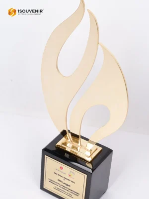 Plakat Logam Penghargaan SKK Migas Award 2024 untuk...