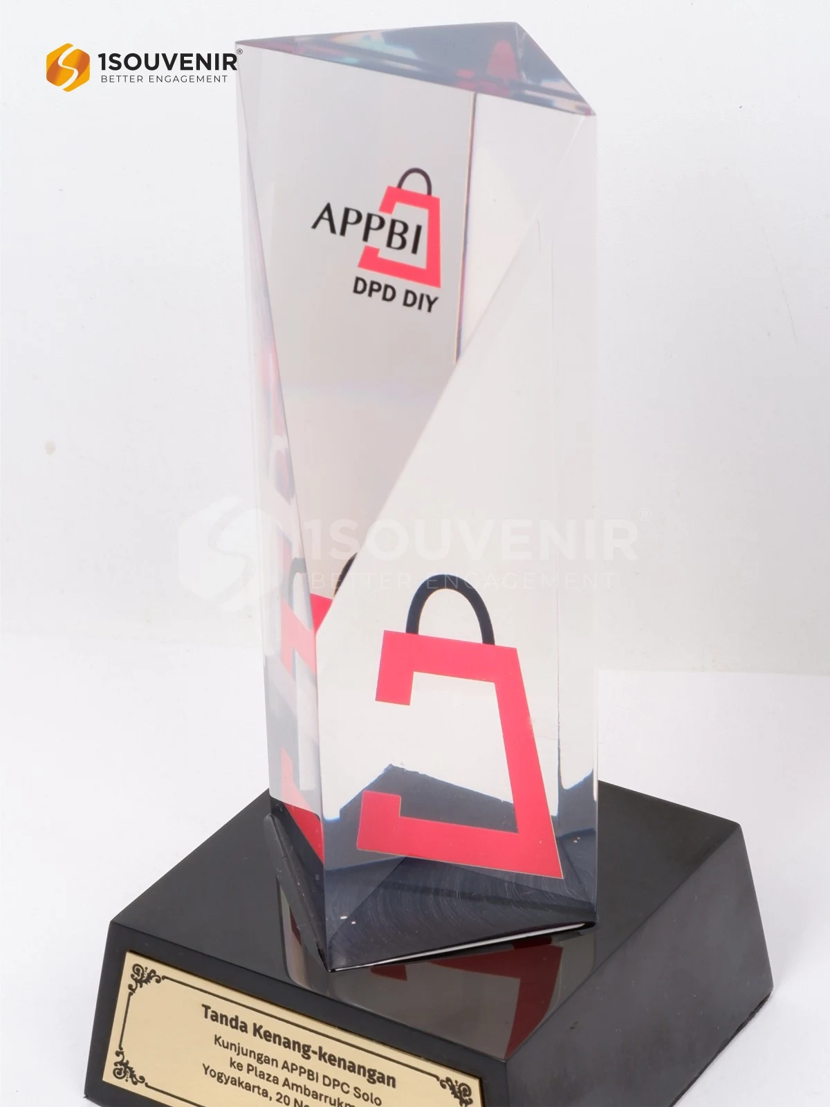 Plakat Resin Kenang-kenangan dalam Kunjungan APPBI DPC Solo ke Plaza Ambarrukmo dari APPBI DPD DIY 2 DETAIL-PR334 Plakat Resin Kunjungan APPBI DPC