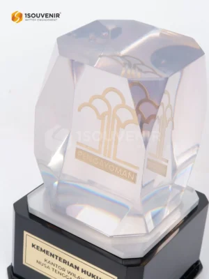 Plakat Resin Kenang-kenangan dari Kementerian Hukum...