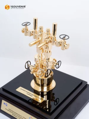 Miniatur Wellhead sebagai Penghargaan Safety Achievement Award dari Pertamina Hulu Mahakam