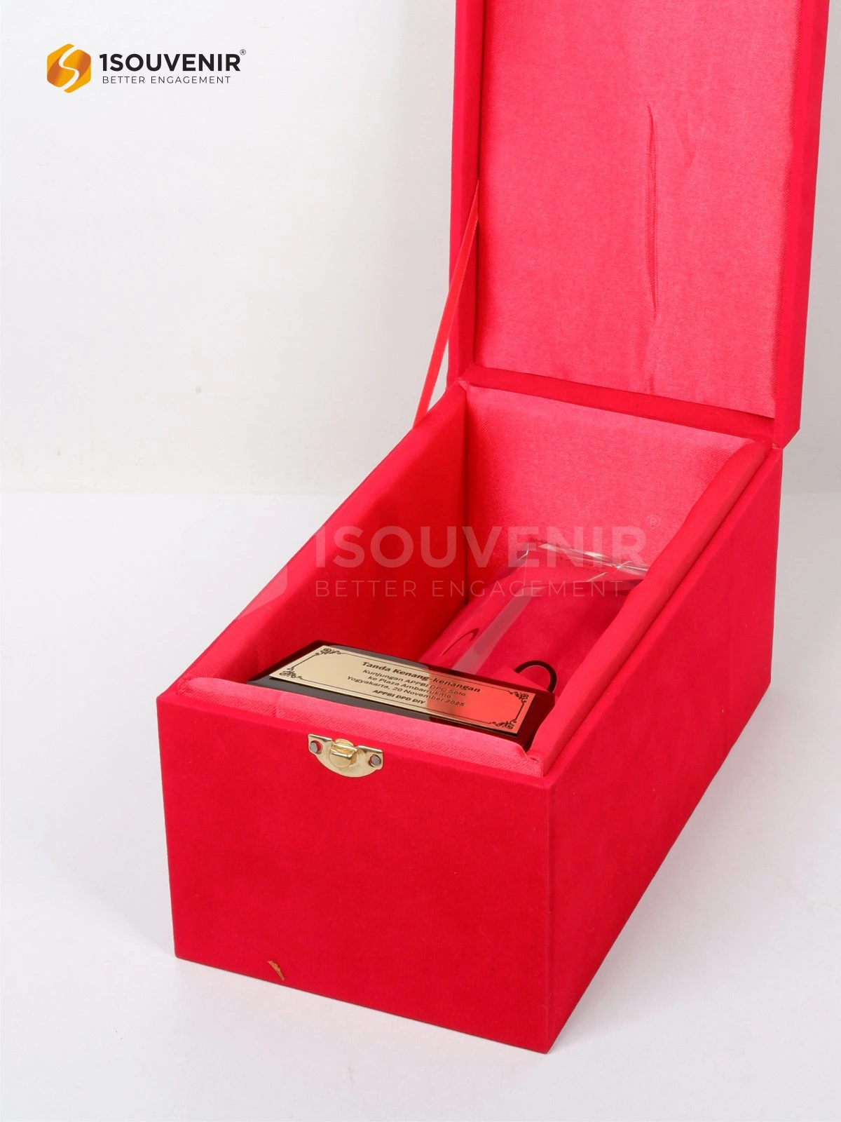 Plakat Resin Kenang-kenangan dalam Kunjungan APPBI DPC Solo ke Plaza Ambarrukmo dari APPBI DPD DIY 3 DETAIL2-PR334 Plakat Resin Kunjungan APPBI DPC