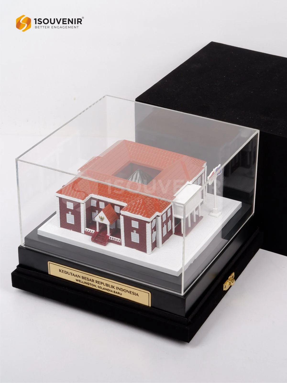 Miniatur Gedung Perkantoran Kenang-kenangan dari Kedutaan Besar RI Wellington, Selandia Baru 3 DETAIL2-SM598 Miniatur Kedutabes RI Wellington