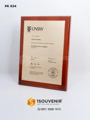 Plakat Kayu Penghargaan Kelulusan dari UNSW...
