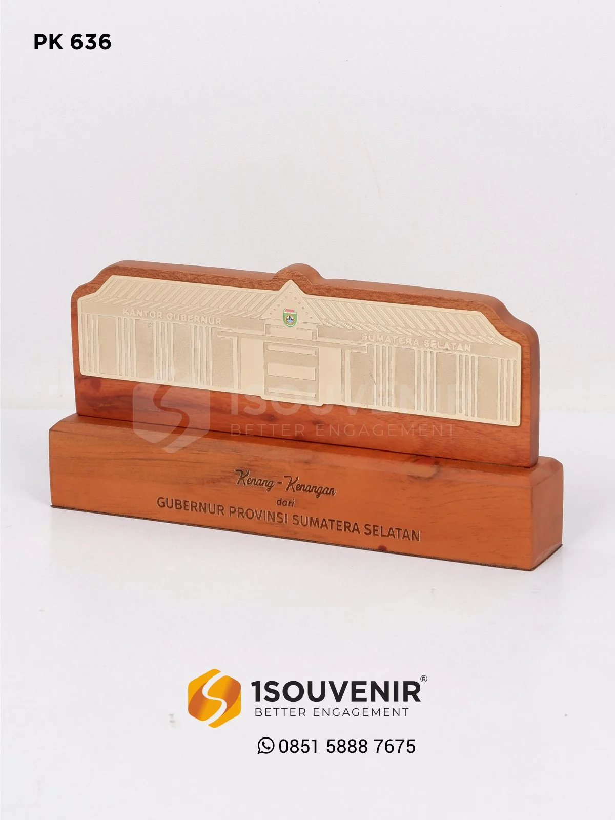 Plakat Kayu Kenang-kenangan dari Gubernur Provinsi Sumatera Selatan 1 PK636 Plakat Kayu Gubernur Sumatera Selatan