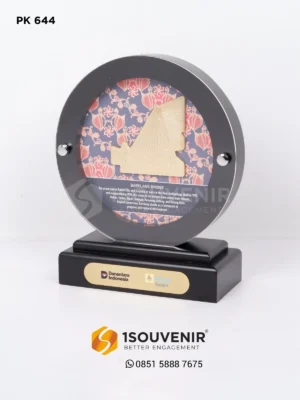 Plakat Kayu Bulat Kenang-kenangan dari PT...