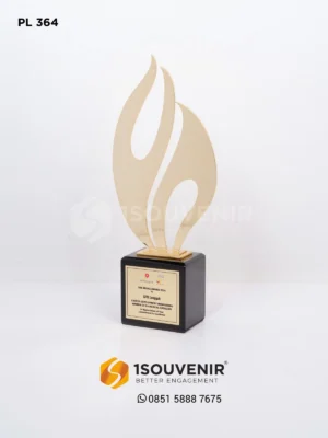 Plakat Logam Penghargaan SKK Migas Award 2024 untuk...