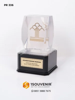 Plakat Resin Kenang-kenangan dari Kementerian Hukum...