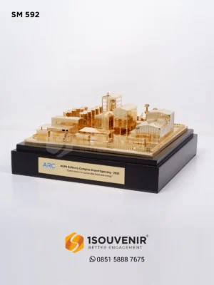 Miniatur Kenang-kenangan AGPA Refinery Complex Grand Opening