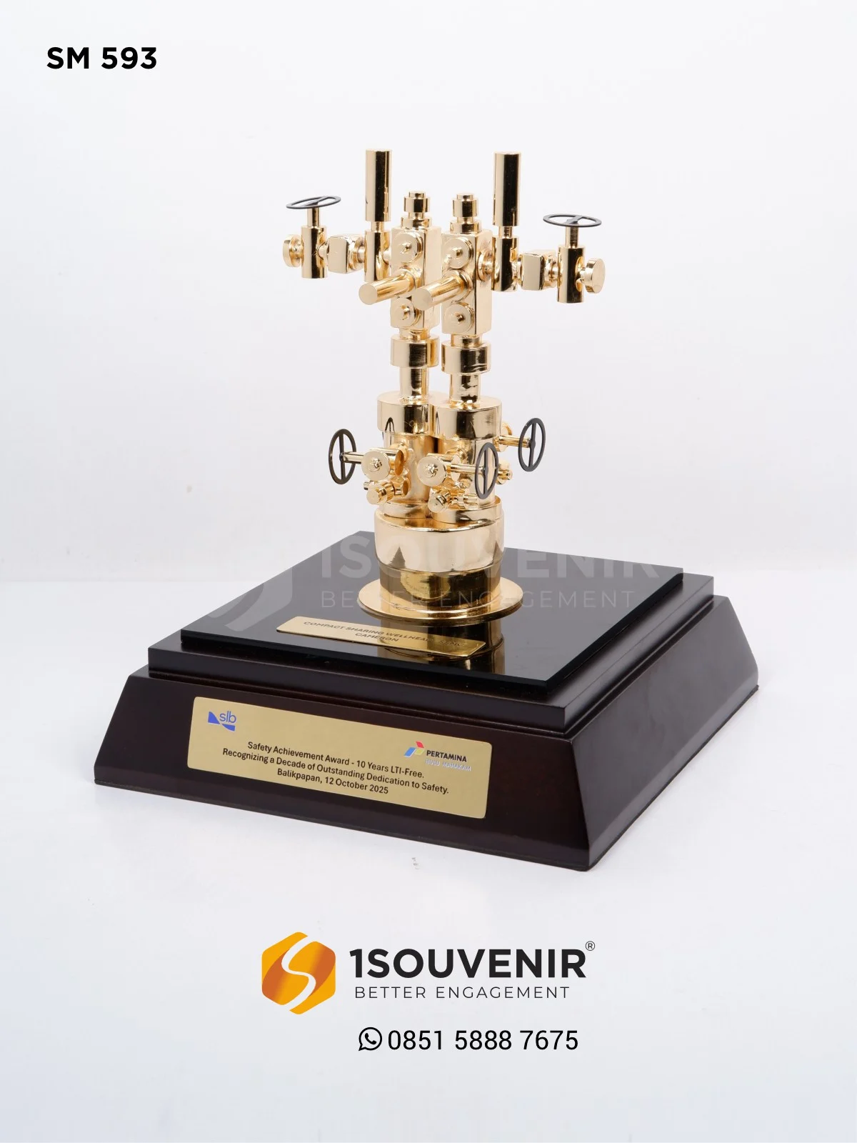 Miniatur Wellhead sebagai Penghargaan Safety Achievement Award dari Pertamina Hulu Mahakam 1 SM593 Miniatur Safety Achievement Award