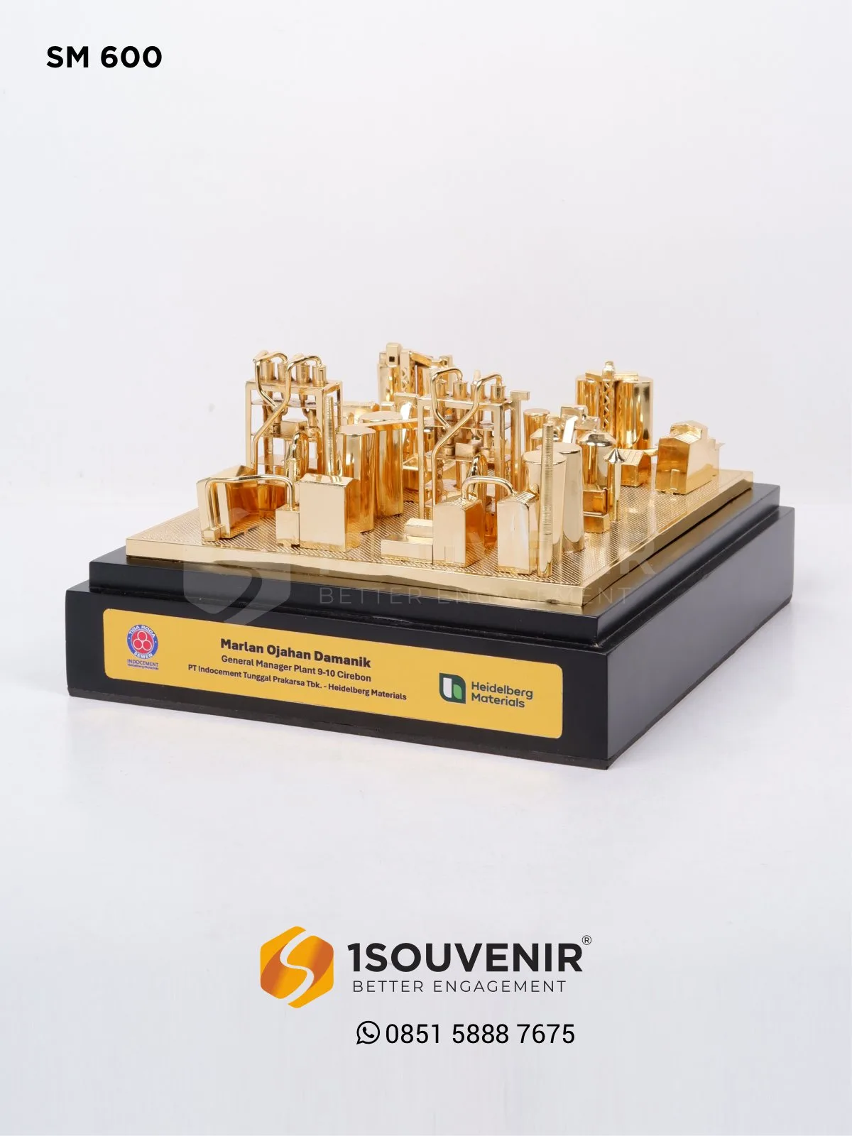 Miniatur Pabrik Kenang-kenangan dari PT Indocement Tunggal Prakarsa 1 SM600 Miniatur Indocement Tunggal Prakarsa