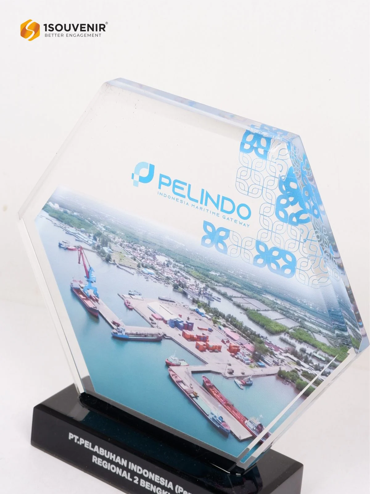 Plakat Akrilik Kenang-kenangan dari PT Pelabuhan Indonesia Regional 2 Bengkulu 2 DETAIL-PA759 Plakat Akrilik PT Pelabuhan Indonesia