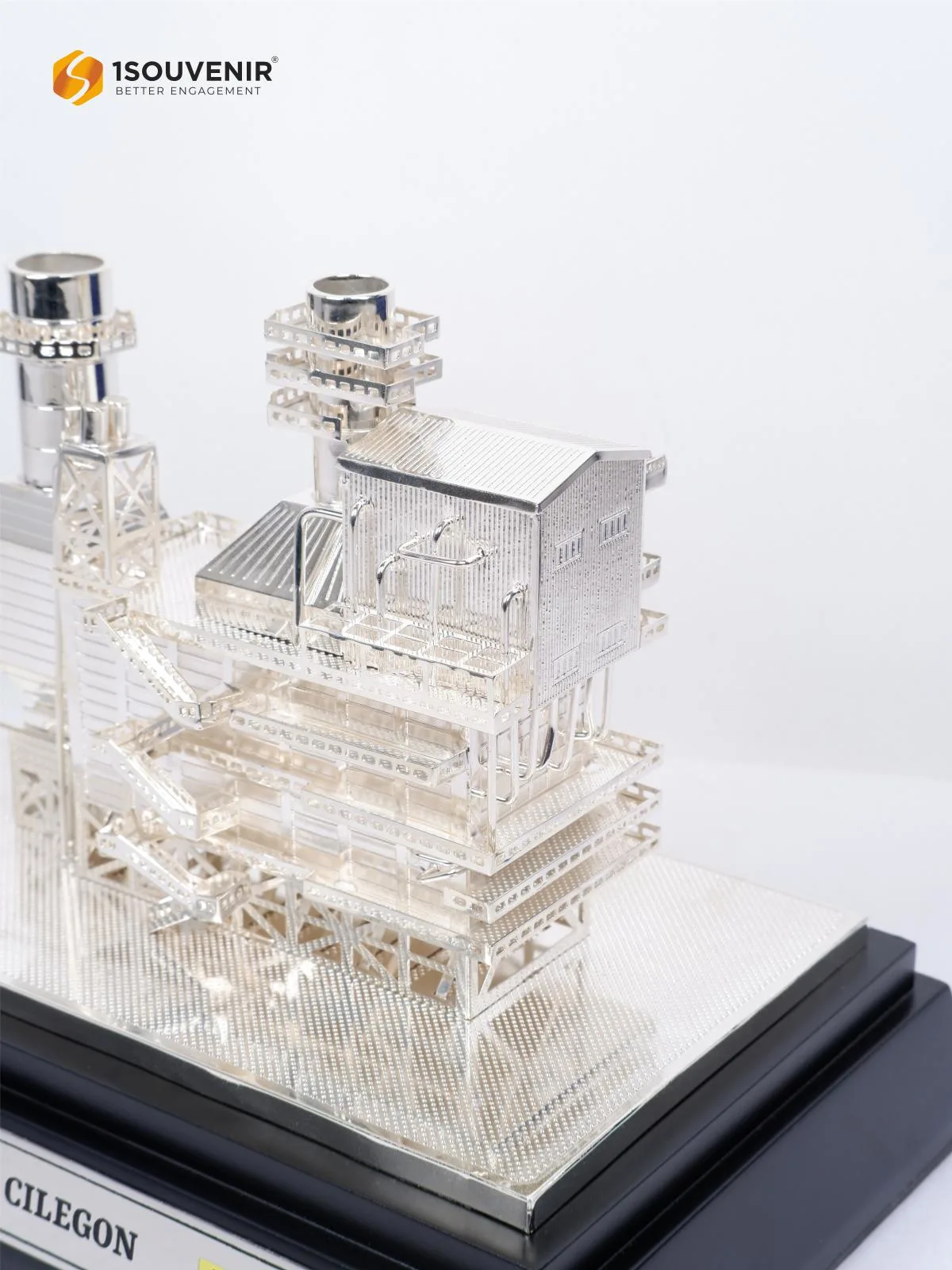 Miniatur PLTGU Cilegon Kenang-kenangan dari PT PLN Indonesia Power 2 DETAIL-SM601 Miniatur PLTGU Cilegon