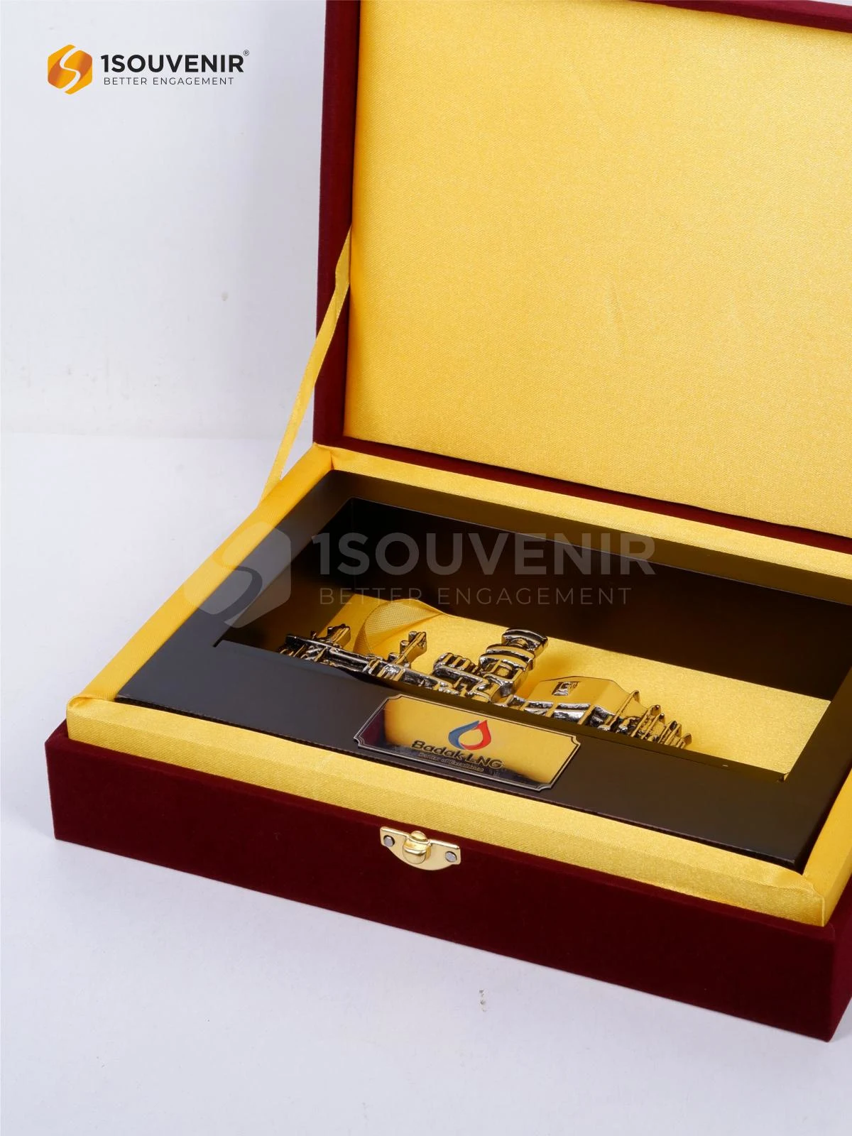 Plakat Frame Kenang-kenangan dari PT Badak LNG 3 DETAIL2-PF308 Plakat Frame PT Badak LNG