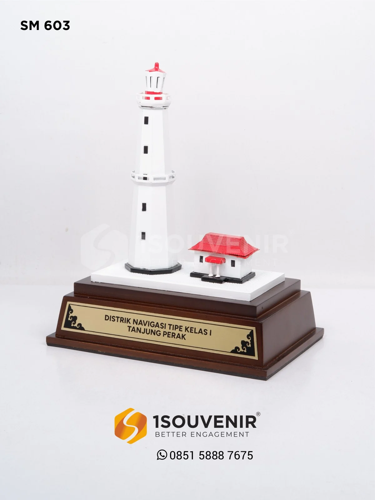 Miniatur Mercusuar Cendera Mata dari Distrik Navigasi Tipe Kelas 1 Tanjung Perak 1 SM603 Miniatur Mercusuar Distrik Navigasi