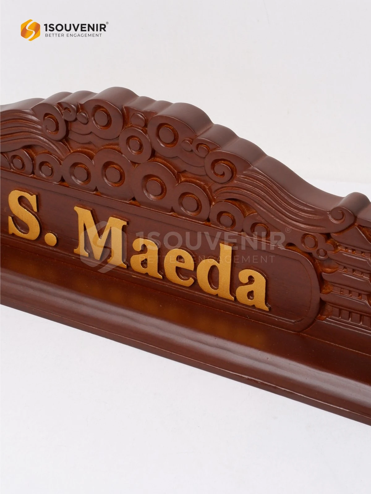 Papan Nama Meja Ukir S. Maeda 2 DETAIL-KK209 Papan Nama Meja Ukir S. Maeda