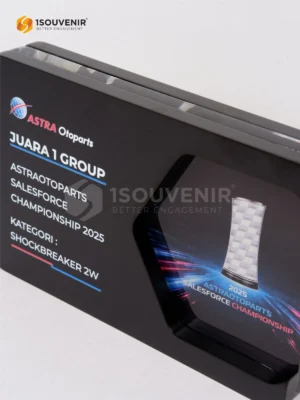 Plakat Kayu Akrilik Astra Otoparts Salesforce Championship Apreiasi Kategori Shockbreaker