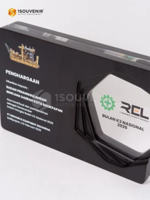 Plakat Kayu Akrilik BK3N REI Balikpapan Penghargaan untuk Badan Penanggulangan Bencana Daerah Kota Balikpapan