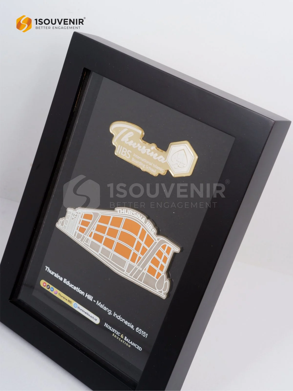 Plakat Frame Cendera Mata dari Thursina Education Hill 2 DETAIL-PF309 Plakat Frame Thursina Education Hill