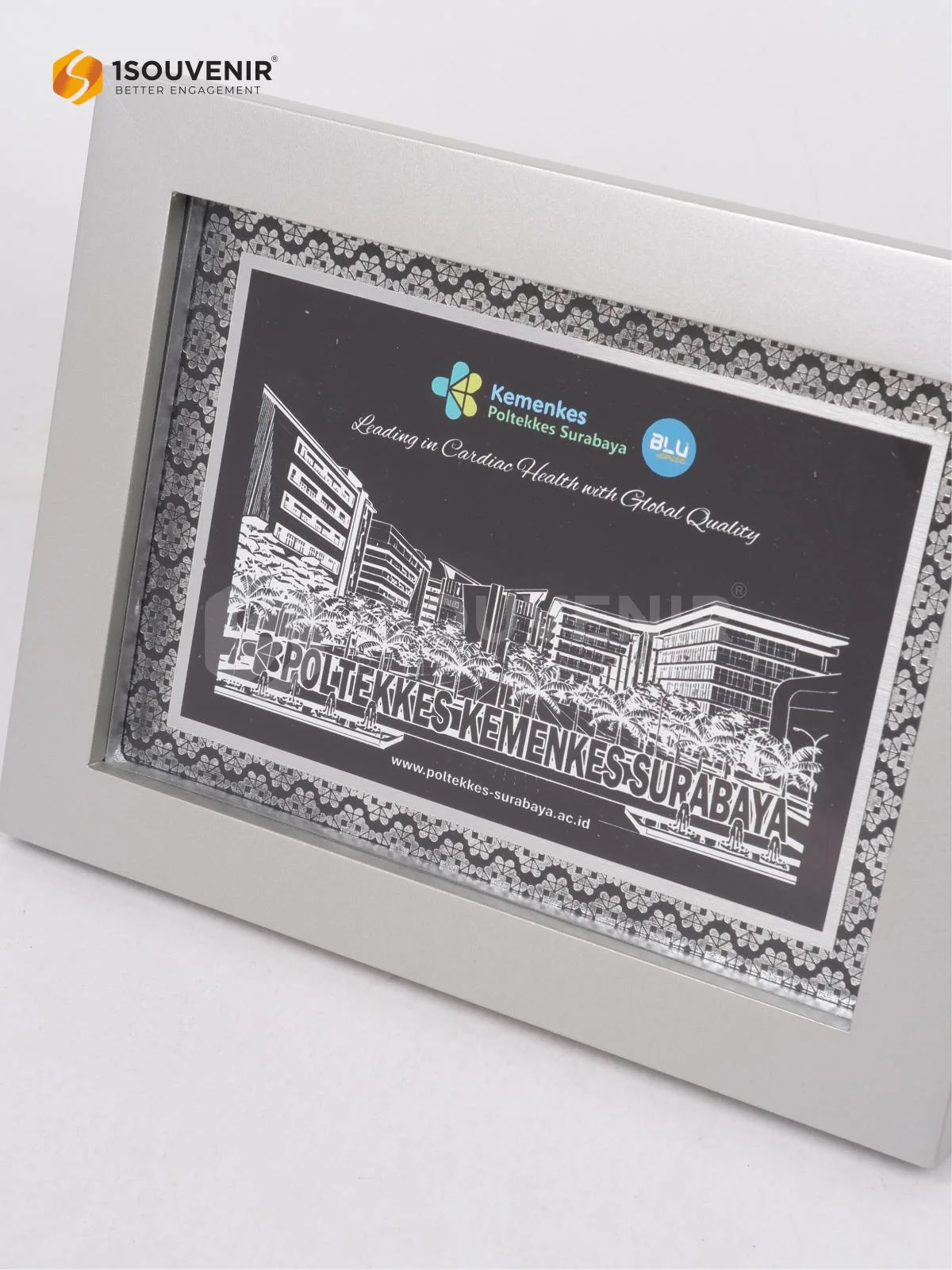 Plakat Frame Cendera Mata Poltekkes Kemenkes Surabaya 2 DETAIL-PF314 Plakat Frame Poltekkes Kemenkes Surabaya