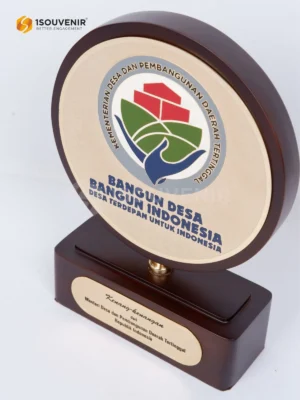 Plakat Kayu Bulat Bangun Desa Bangun Indonesia dari Menteri Desa dan Pembangunan Daerah Tertinggal RI