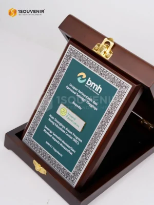 Jogjaplakat | Toko Plakat & Pusat Plakat Terlengkap 27 Plakat Kayu Penghargaan dari BMH...