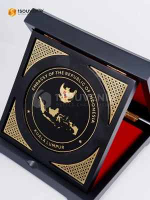 Jogjaplakat | Toko Plakat & Pusat Plakat Terlengkap 23 Plakat Kayu Kenang-kenangan Embassy...