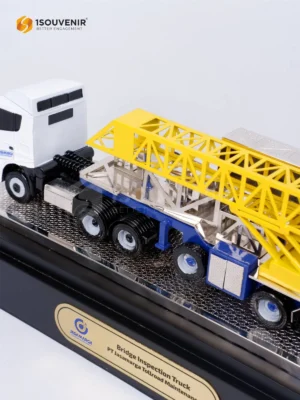 Miniatur Bridge Inspection Truck...
