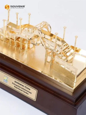 Miniatur Jembatan Cinta Kenang-kenangan...