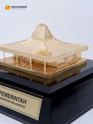 Miniatur Rumah Adat Joglo Cendera...