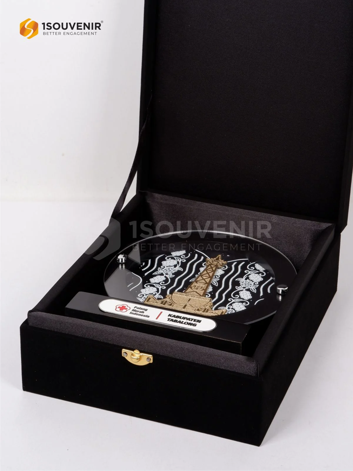 Plakat Kayu Kenang-kenangan dari PMI Kabupaten Tabalong 3 DETAIL2-PK660 Plakat Kayu Bulat PMI Kabupaten Tabalong