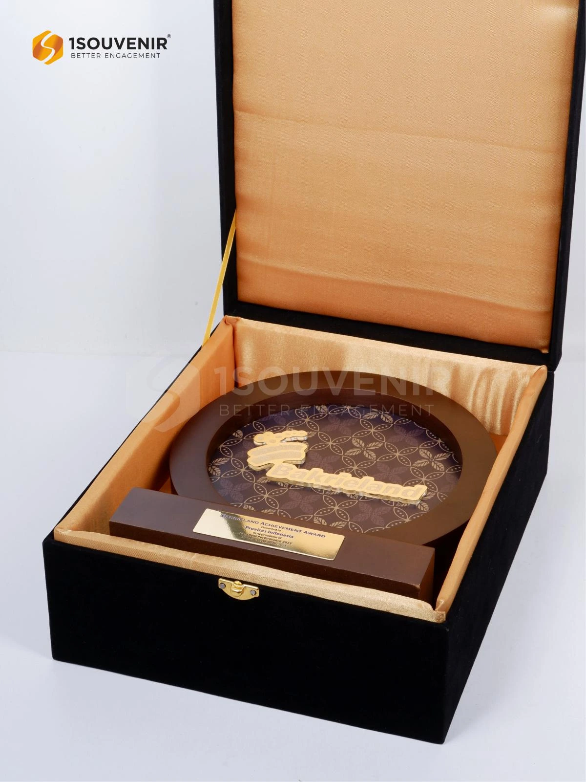 Plakat Kayu Bulat Bakrieland Achievement Award Penghargaan untuk Excellent Performances 3 DETAIL2-PK662 Plakat Kayu Bulat Bakrieland Achievement Award