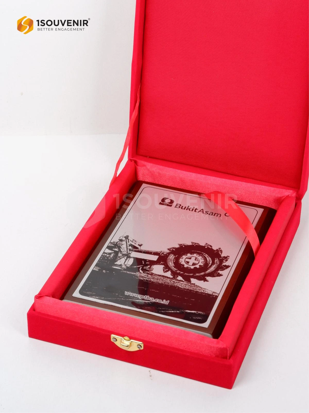 Plakat Kayu Cendera Mata dari Bukit Asam 3 DETAIL2-PK663 Plakat Kayu Bukit Asam