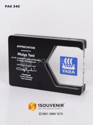 Plakat Kayu Akrilik Penghargaan...