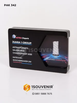 Plakat Kayu Akrilik Astra Otoparts Salesforce Championship Apreiasi Kategori Shockbreaker