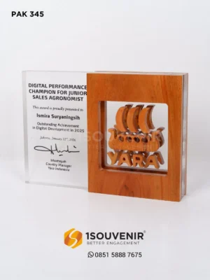 Plakat Kayu Akrilik Apresiasi Digital Performance Champion for Junior Sales Agronomist