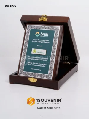 Jogjaplakat | Toko Plakat & Pusat Plakat Terlengkap 26 Plakat Kayu Penghargaan dari BMH...