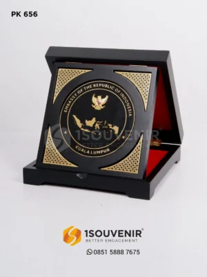 Jogjaplakat | Toko Plakat & Pusat Plakat Terlengkap 22 Plakat Kayu Kenang-kenangan Embassy...