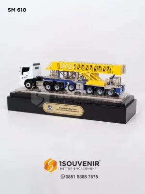 Miniatur Bridge Inspection Truck...