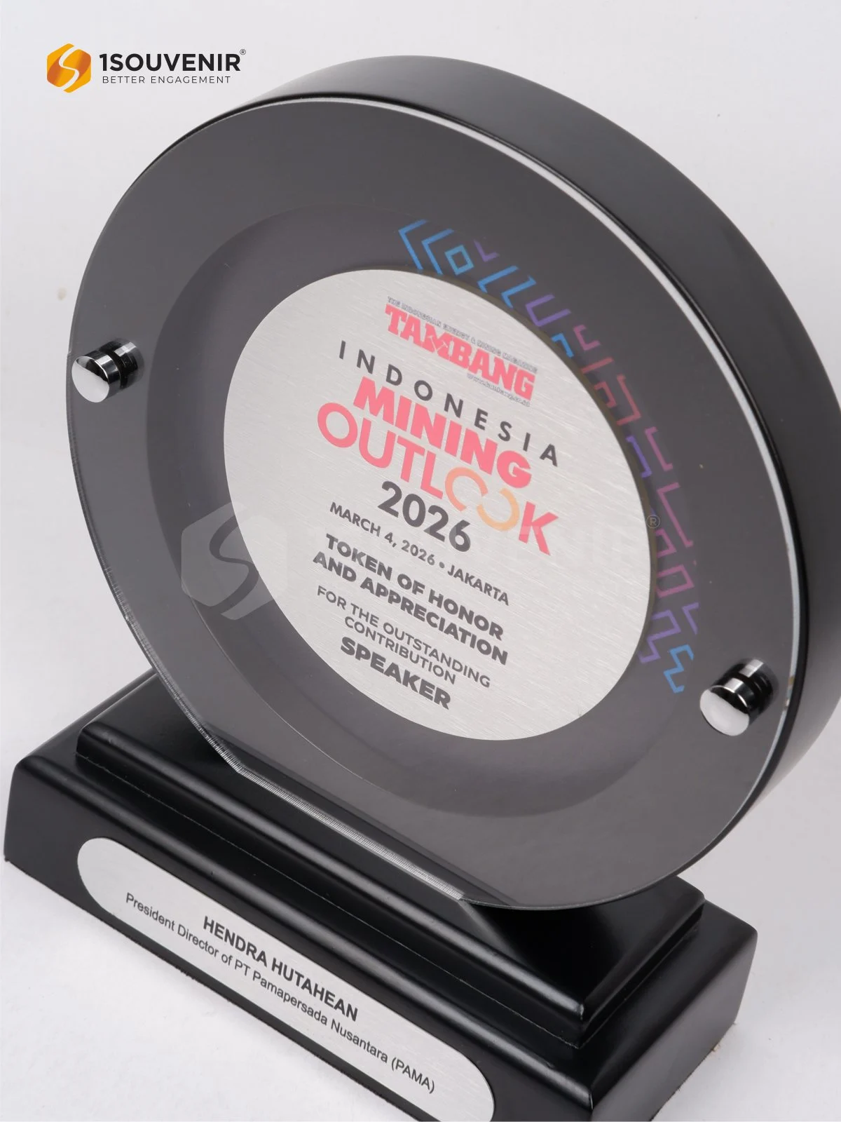 Plakat Kayu Indonesia Mining Outlook Hadiah Penghormatan dan Penghargaan untuk Narasumber 2 DETAIL-PK677 Plakat Kayu Indonesia Mining Outlook