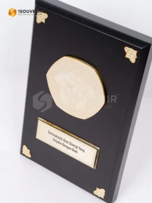 Plakat Kayu Cendera Mata dari Bea...