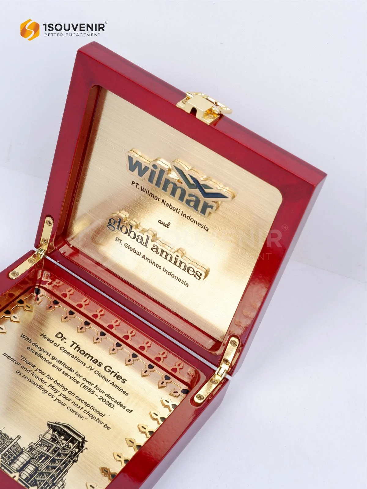 Plakat Kayu Penghargaan Kerja Sama antara PT Wilmar Nabati Indonesia dan PT Global Amines Indonesia 2 DETAIL-PK685 Plakat Kayu Kerja Sama Wilmar