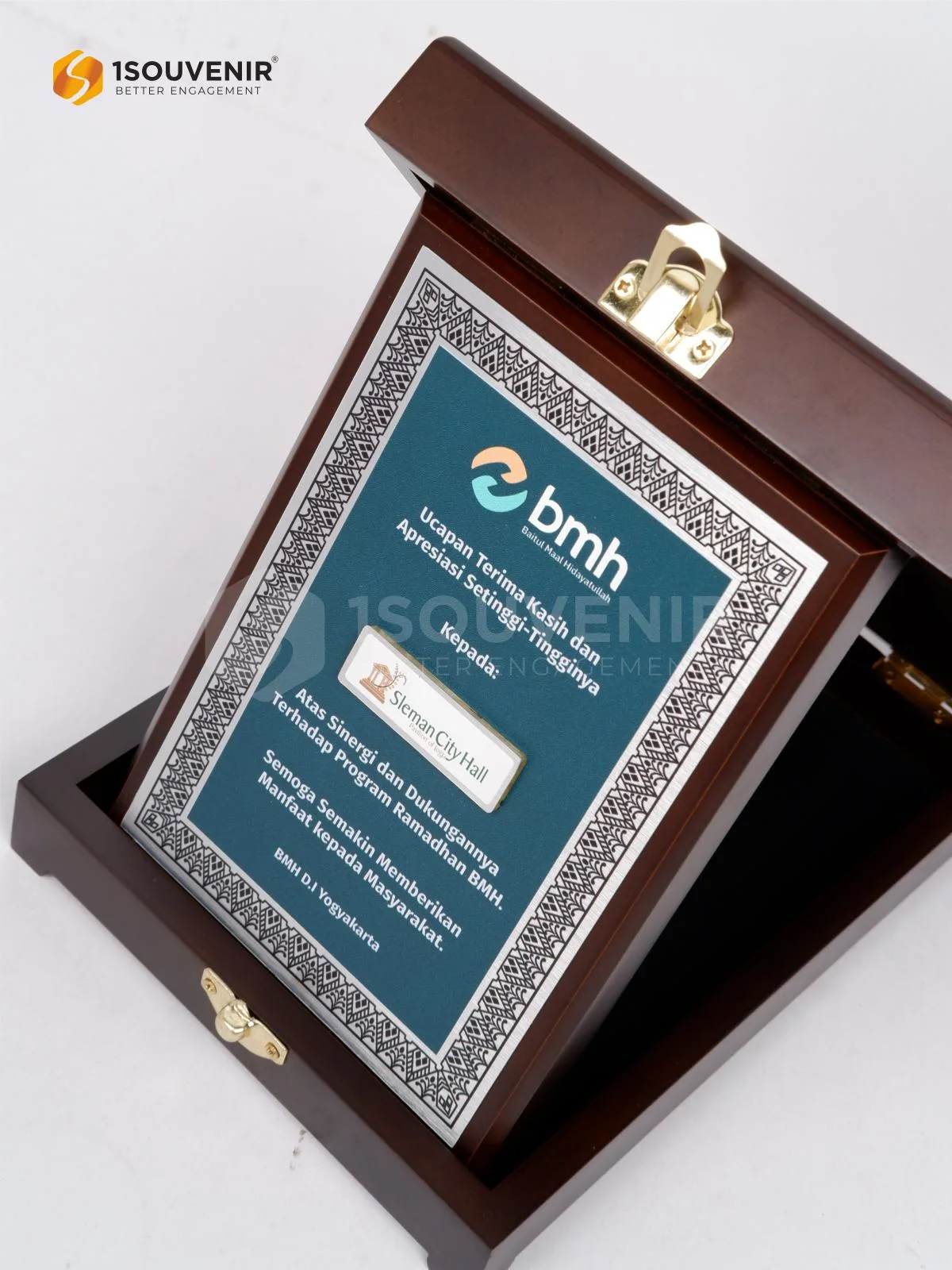 Plakat Kayu Ucapan Terima Kasih dalam Program Ramadhan BMH untuk Sleman City Hall 2 DETAIL-PK688 Plakat Kayu Program Ramadhan BMH