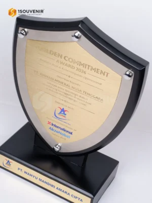 Plakat Kayu Golden Commitment Award...