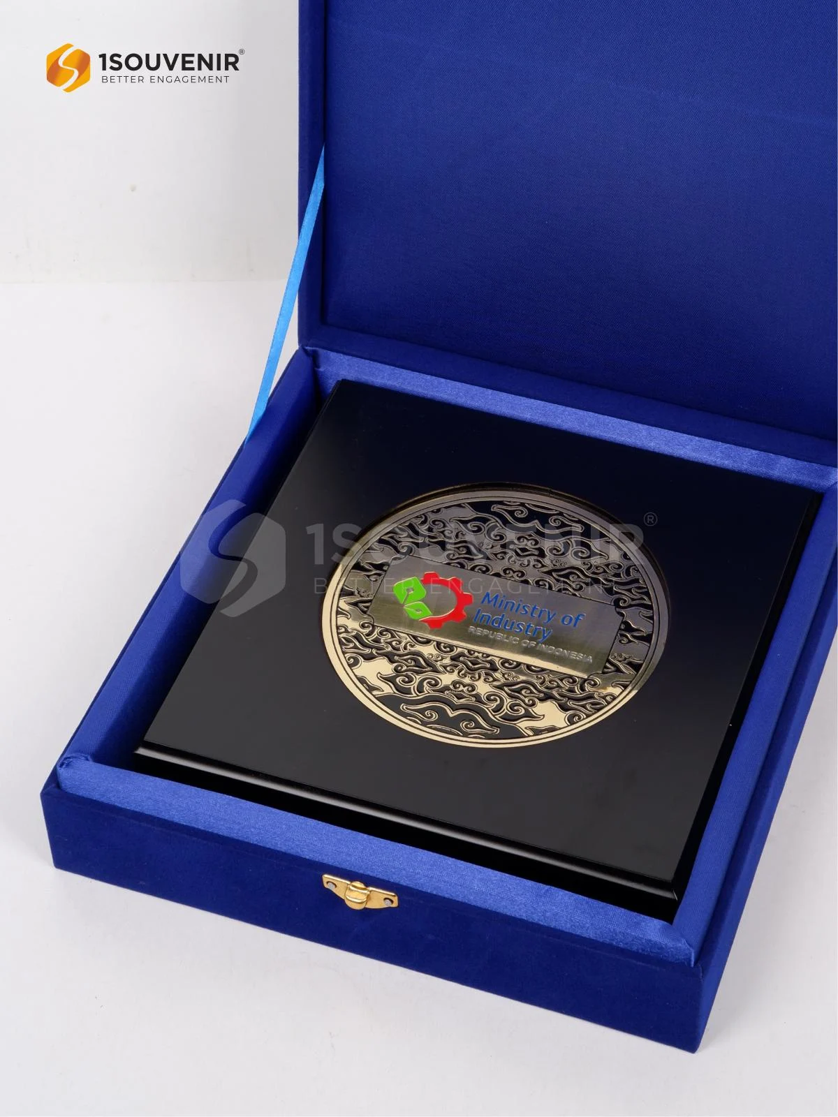 Plakat Kayu Kenang-kenangan dari Ministry of Industry Republic of Indonesia 3 DETAIL2-PK672 Plakat Kayu Ministry of Industry