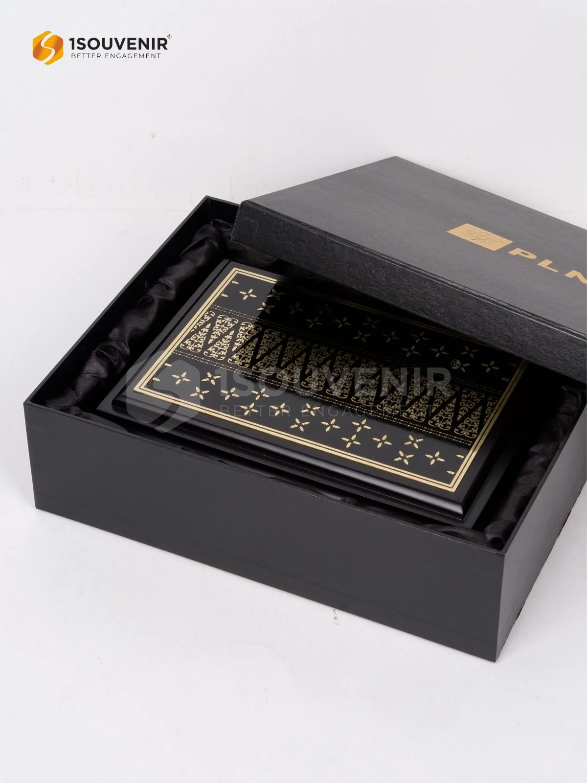 Plakat Kayu Cendera Mata PLN Unit Induk Distribusi Riau dan Kepulauan Riau 3 DETAIL2-PK686 Plakat Kayu PLN UID Riau