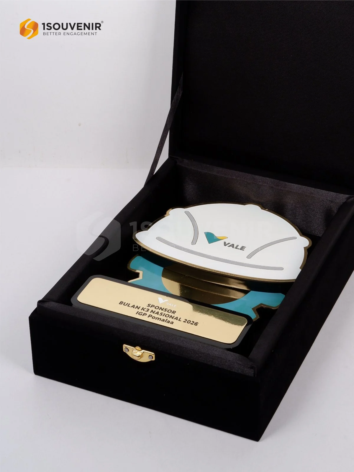 Plakat Logam IGP Pomala Kenang-kenangan Sponsor Bulan K3 Nasional 2026 PT Vale Indonesia 3 DETAIL2-PL385 Plakat Logam IGP Pomalaa