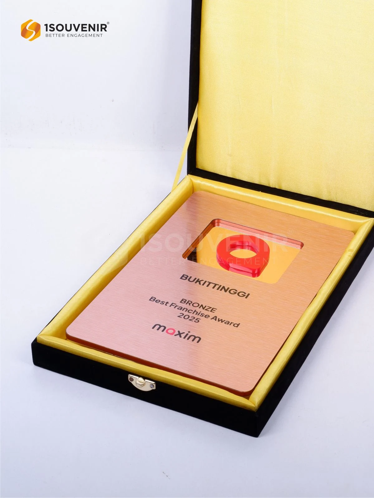Plakat Logam Apresiasi Bronze Best Franchise Award 2025 Diberikan untuk Maxim 3 DETAIL2-PL390 Plakat Logam Best Franchise Award