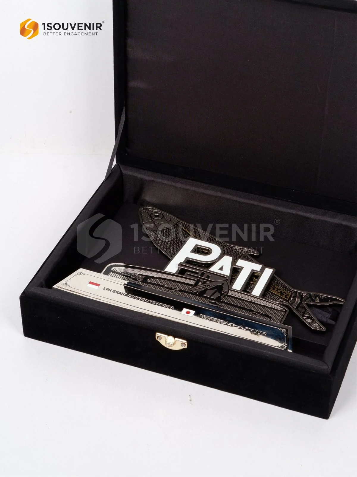 Plakat Logam Tugu Bandeng Kenang-kenangan dari LPK Graha Edukasi Nusantara Pati 3 DETAIL2-PL391 Plakat Logam LPK Graha Edukasi